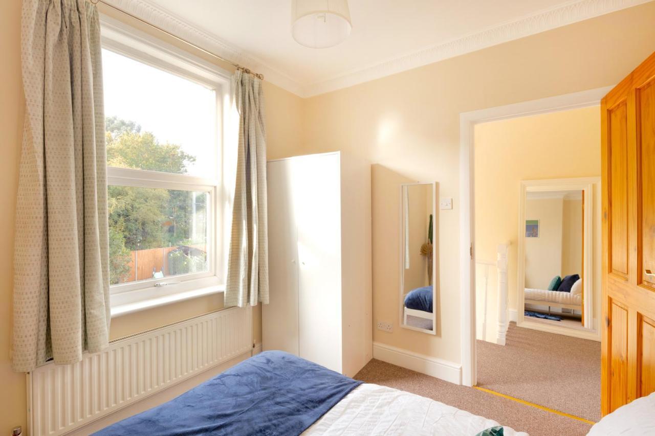 Stylish House In Wimbledon Villa London Eksteriør billede