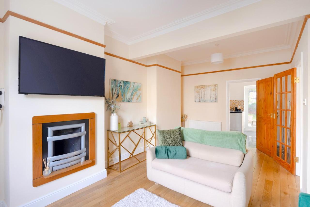 Stylish House In Wimbledon Villa London Eksteriør billede