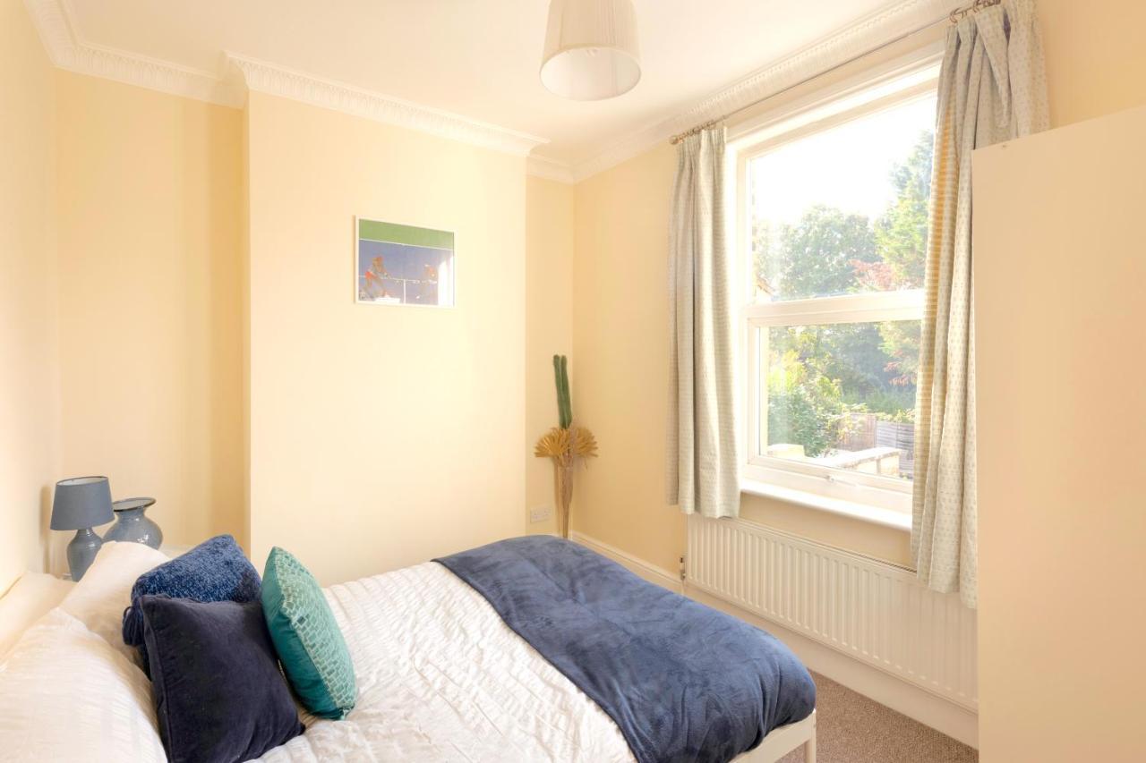 Stylish House In Wimbledon Villa London Eksteriør billede